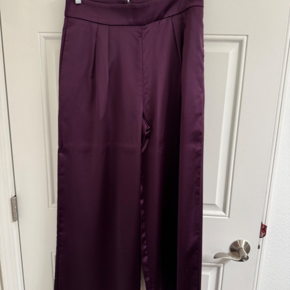 Gorgeous purple satin suit - Picture 4 of 5